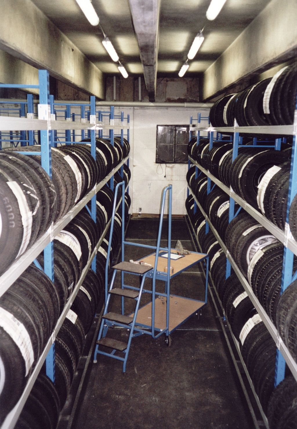 Regalbedienwagen mit Transportfläche bis 4. Ebene.jpg